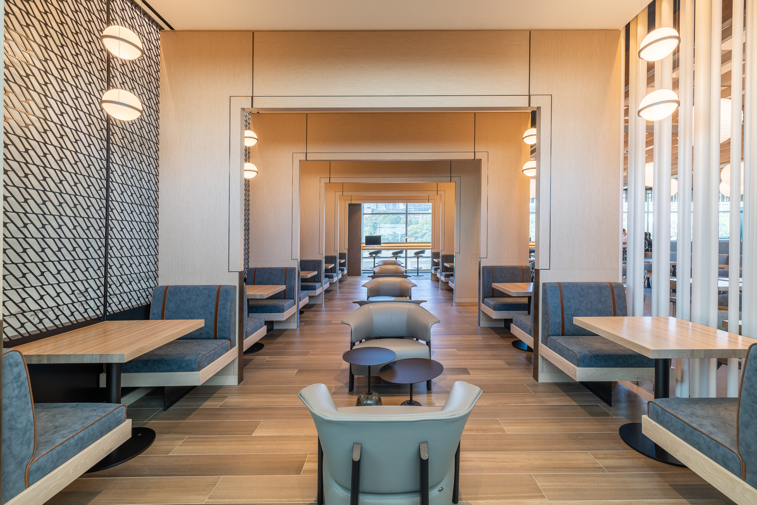 American Airlines Extends Admirals Club Access for JetBlue Flyers Amid Alliance Breakup