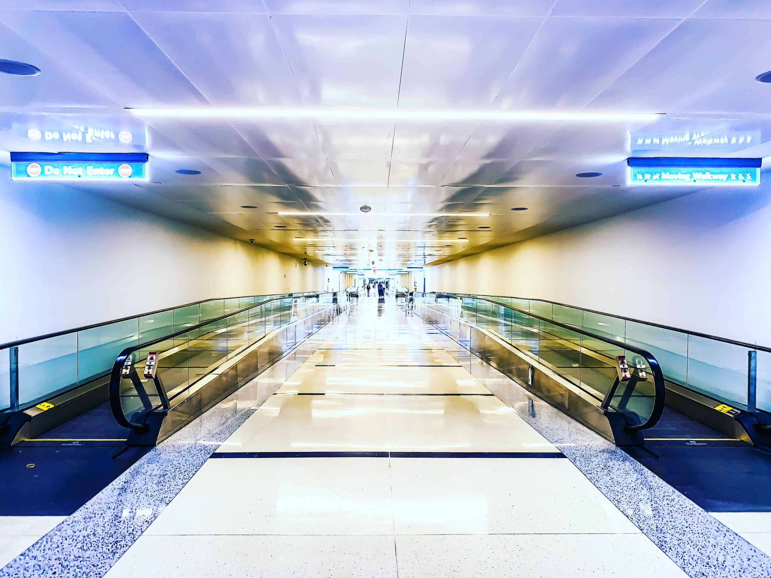 What’s Going on with the Concourse C Admirals Club at CLT: Remodeling? Or Mold Infestation?