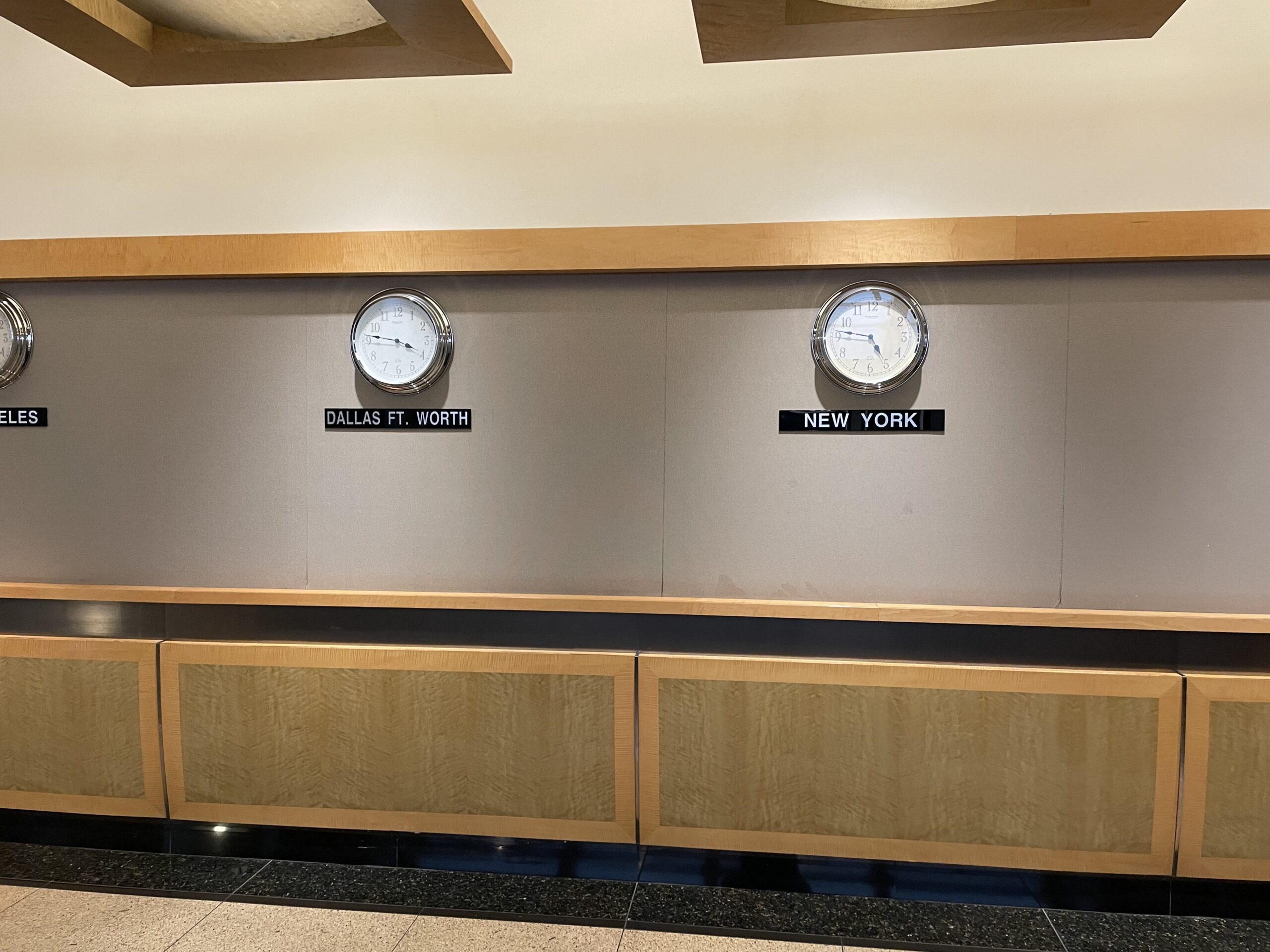 This Admirals Club Features Dangerously Misleading Signage