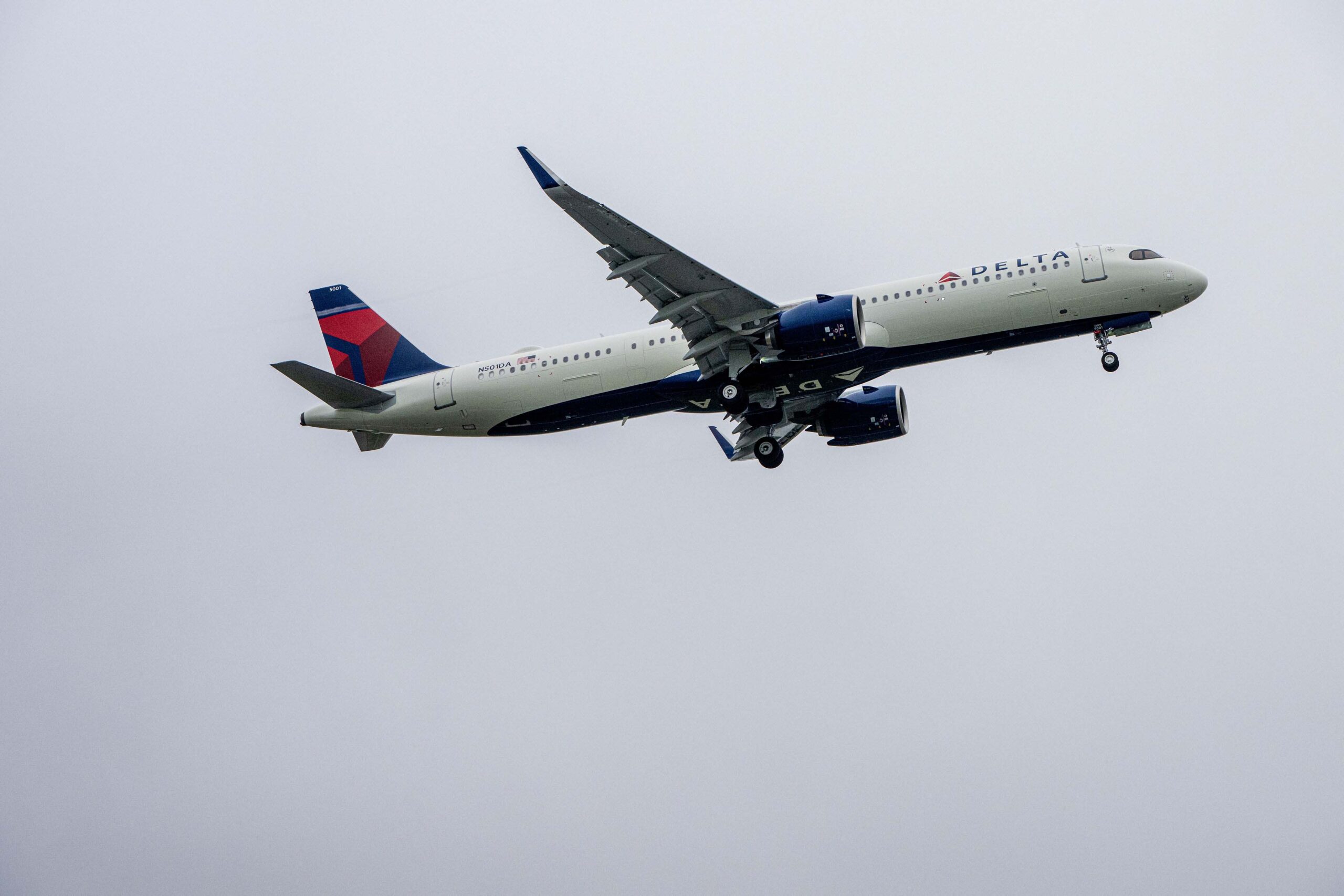 Delta Pilot Allegedly Pulled Gun on Captain, Threatened to Shoot