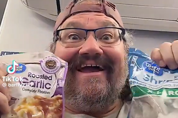 Eww: Delta Passenger Cooks Shrimp and Potatoes à la Lavatory